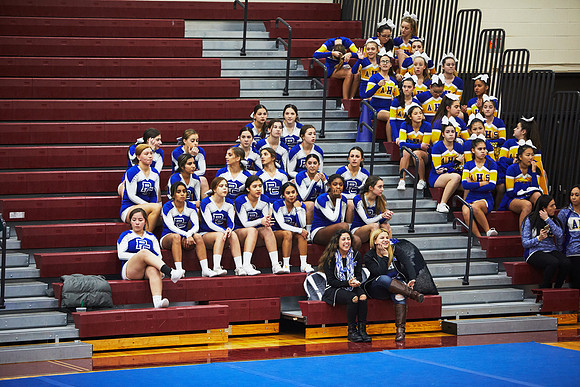 7559_VCheer_120818